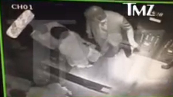 Vidéo: Solange, la sœur de Beyoncé pète un plomb et agresse physiquement Jay-Z dans un ascenseur. Regardez