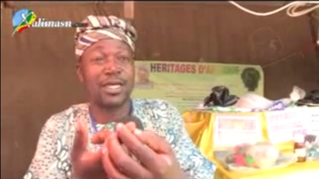 Vidéo: les développeurs de pénis envahissent Dakar. Regardez