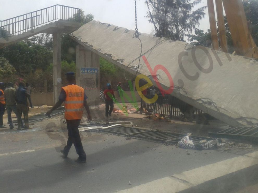 Petit-Mbao: La passerelle s'est encore affaissée sur l'autoroute