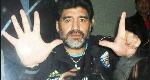 Coupe du Monde de football: Maradona se moque du naufrage brésilien