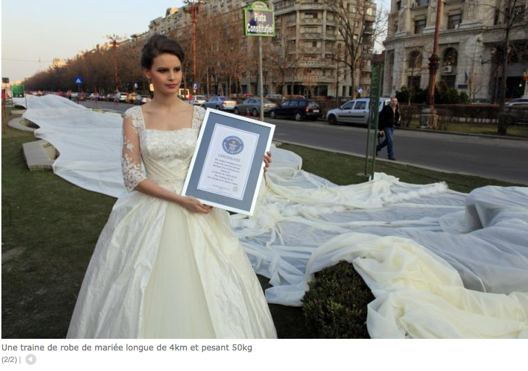 Une traine de robe de mariée longue de 4km et pesant 50kg