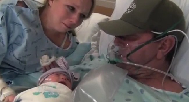 Vidéo : Elle avance la date de son accouchement pour que son mari, mourant puisse voir le bébé