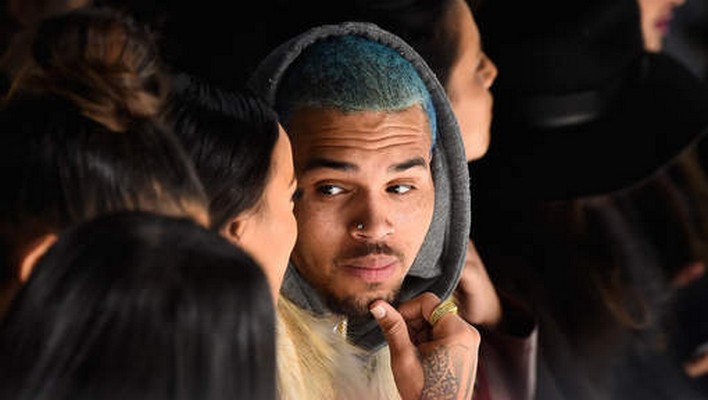 Chris Brown est papa, Rihanna n’en revient pas