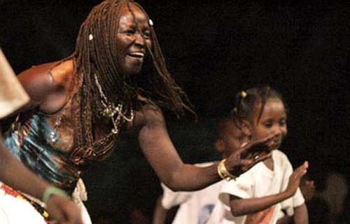 Drogue: Seynabou Diop, l’ex danseuse des Touré Kunda, tombe pour détention de chanvre