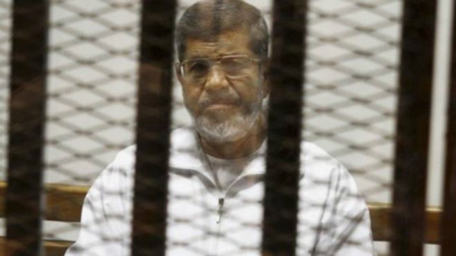 Morsi condamné à 20 ans de prison