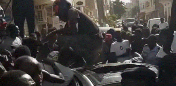 Dakar : Un policier reçoit une balle après une course-poursuite, le tireur arrêté à la Grande Mosquée