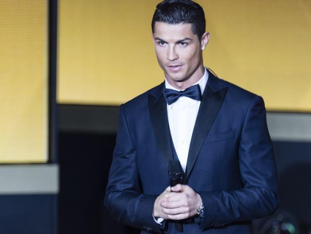 Cristiano Ronaldo très, très généreux avec les victimes de la catastrophe au Népal:  La star portugaise a donné 7 millions d'euros à l'organisation "Save the Children"
