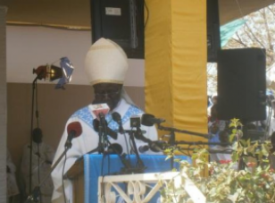 Mgr André Guèye aux jeunes : «N’écoutez pas les sirènes de l’extrémisme »