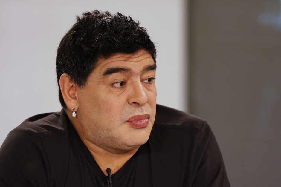 Diégo Maradona: « Blatter a appris à voler à Platini »
