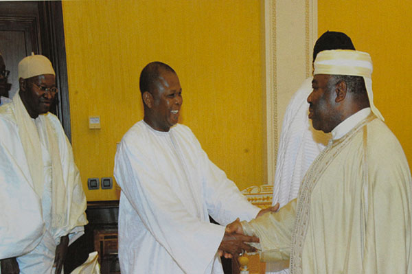 Le président de la République Monsieur Ali Bongo a reçu en audience Serigne Bass Abdou Khadr MBACKE