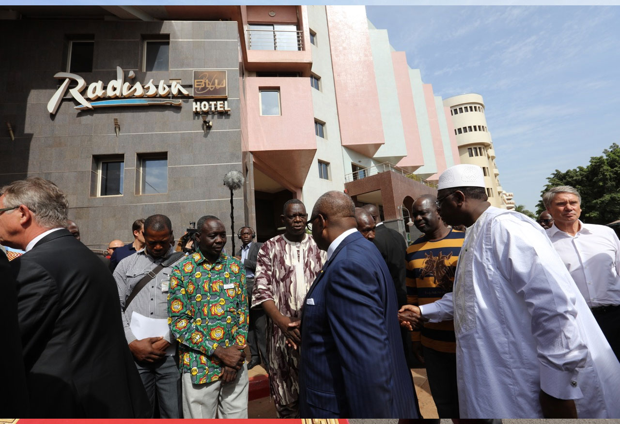 PHOTOS : Macky Sall à Bamako pour présenter ses condoléances