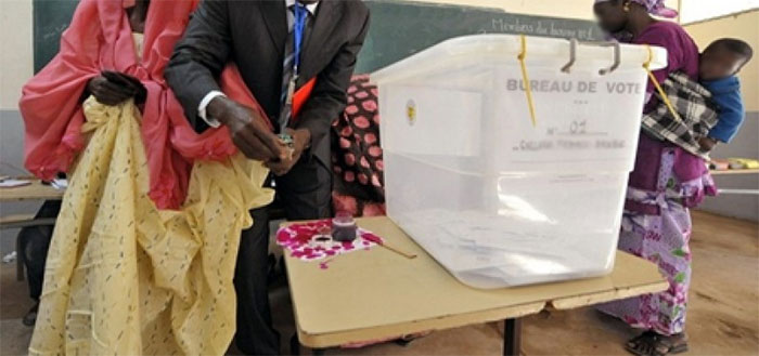 Référendum des partisans de Macky Sall votent Non: à quoi jouent les apéristes?