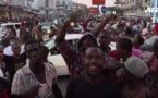 Scènes de liesse à Banjul: Les Gambiens applaudissent après l'investiture d'Adama Barrow à Dakar( vidéo)