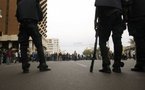 Tensions en ville: Les forces de l'ordre tuent la manifestation dans l'oeuf