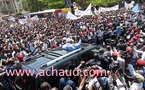 Une foule immensse a salué la sortie de l'ex Président Wade de son Palais ,pour le céder au nouveau venu le Président Macky.