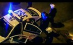 (VIDEO) La scène se passe en Grèce: Quand voisins et policiers se donnent la main pour tabasser un immigré