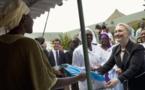 VISITE: Hillary Clinton offre du matériel au Centre de santé Philippe Maguilène Senghor