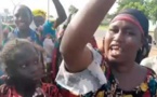 Ngabou: Marche improvisée des femmes du village pour réclamer l’arrivée de Sokhna Aida Diallo