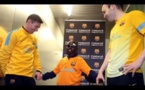 Incroyable Mamadou Lamine un enfant émigré sénégalais aveugle reconnaît Messi et Iniesta avec ses mains Regardez