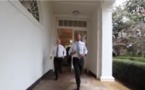 (Vidéo) Obama et le vice-président Biden font leur footing dans les bureaux de la Maison Blanche. Regardez