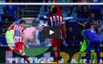 Vidéo: Il montre ses fesses pour rater un penalty. Regardez