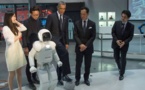 Obama joue au foot contre un Robot Japonais
