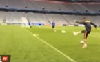 Vidéo: Sergio Ramos s’essaie à marquer des buts de l’extérieur du terrain Regardez !