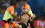 Vidéo: Un spectateur entre dans le terrain pendant la finale Argentine vs Allemagne. Regardez