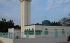 Poursuivi par la police, le caïd se réfugie dans une mosquée et entreprend une prière interminable