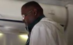 [ Video] Évacué d'un avion après avoir crié: "Je suis atteint d'Ebola!"