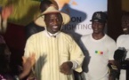 Vidéo: Akon décoré par la population sérére de Thiambokh. Regardez