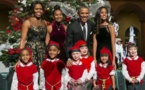 Photo-La famille Obama pose avec les elfes de Noël