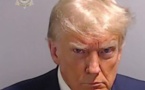 Trump photographié en prison puis libéré sous caution, son "mugshot" fait le buzz