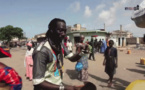 [V] Insolite: Carlou D fait la majaal dans les rues de Dakar!! Regardez