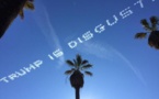 VIDEOS-Etats-Unis : Des avions tracent des messages anti-Trump dans le ciel