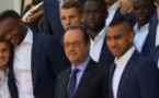 Vidéo-Euro 2016: Les Bleus réconfortés par Hollande à l’Elysée